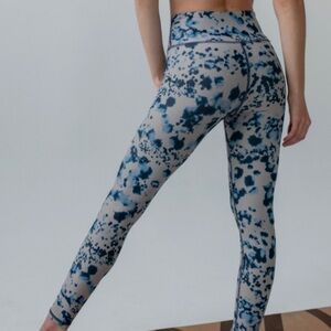 SAVVI NWT Indi Legging Ink Splatter Size XS